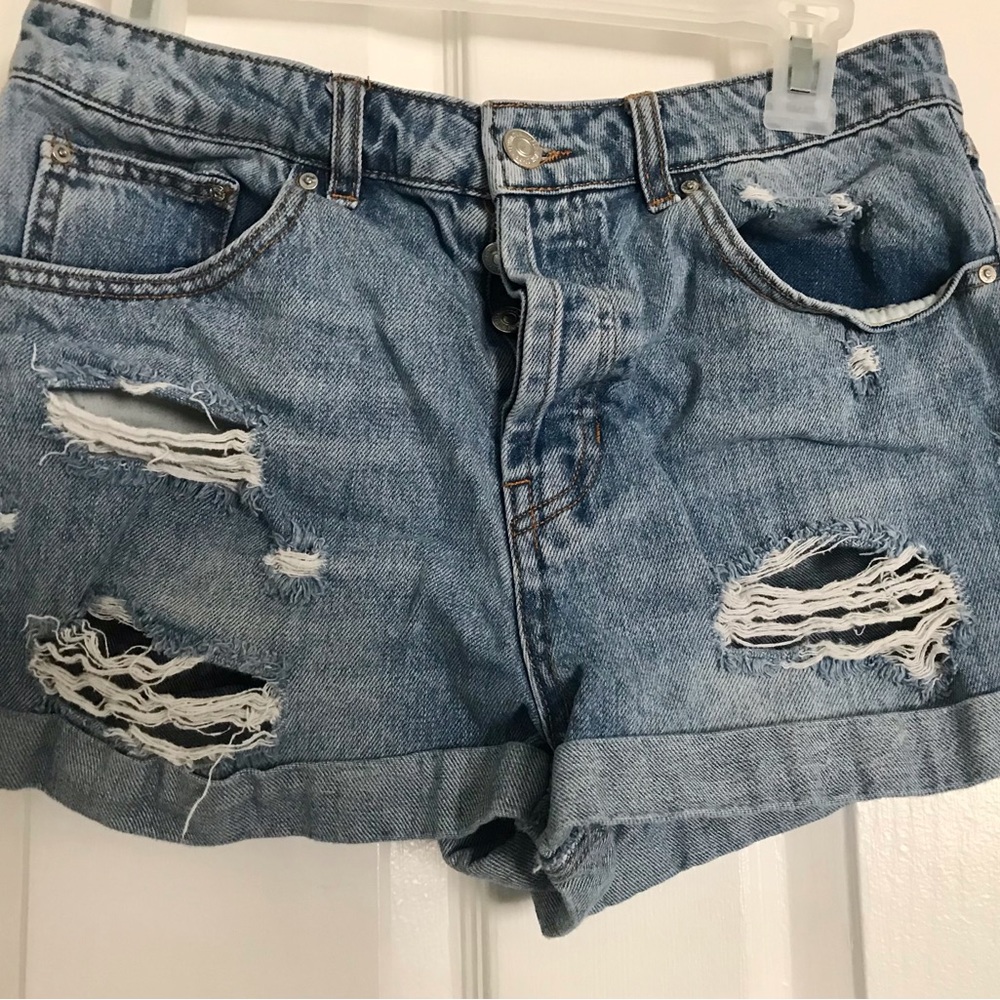 Forever 21 Size 30 Y2K Ripped Jean Shorts 
Denim Cut Off Shorts Medium